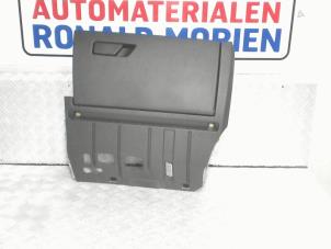 Gebruikte Handschoenenkastje Audi A3 Sportback (8YA) 2.0 30 TDI 16V Prijs € 75,00 Inclusief btw aangeboden door Automaterialen Ronald Morien B.V.
