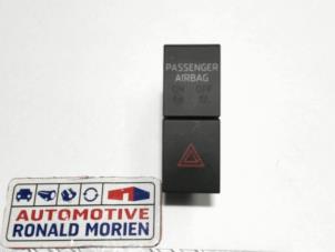 Gebruikte Alarmlicht Schakelaar Skoda Octavia Combi (5EAC) 1.6 TDI GreenTec 16V Prijs € 10,00 Margeregeling aangeboden door Automaterialen Ronald Morien B.V.