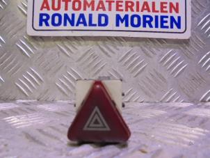 Gebruikte Alarmlicht Schakelaar Volkswagen Transporter T5 2.0 BiTDI DRF Prijs € 5,00 Margeregeling aangeboden door Automaterialen Ronald Morien B.V.