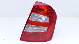 Gebruikte Achterlicht rechts Skoda Fabia (6Y2) 1.4i Prijs € 10,00 Margeregeling aangeboden door Automaterialen Ronald Morien B.V.