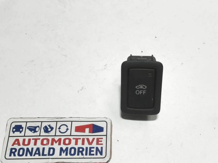Gebruikte Alarm module Audi A4 Avant (B8) 1.8 TFSI 16V Prijs € 10,00 Margeregeling aangeboden door Automaterialen Ronald Morien B.V.