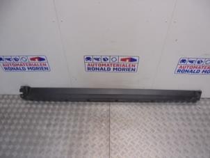 Gebruikte Sideskirt links Landrover Discovery Sport (LC) 2.2 sd4 16V Prijs € 39,00 Margeregeling aangeboden door Automaterialen Ronald Morien B.V.