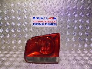 Gebruikte Achterlicht rechts Volkswagen Touareg (7LA/7L6) 3.6 V6 24V FSI Prijs € 25,00 Margeregeling aangeboden door Automaterialen Ronald Morien B.V.