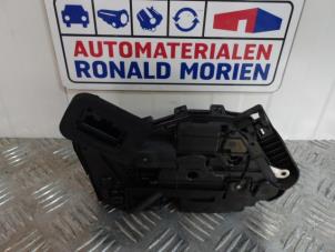 Gebruikte Portierslot Mechaniek 4Deurs links-achter Skoda Fabia III Combi (NJ5) 1.0 TSI 12V Prijs € 25,00 Inclusief btw aangeboden door Automaterialen Ronald Morien B.V.