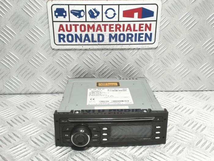 Radio van een Peugeot iOn iOn 2011