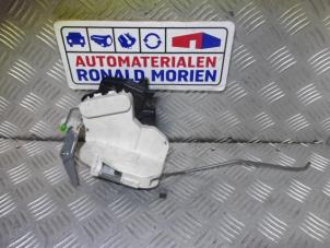 Gebruikte Portierslot Mechaniek 4Deurs rechts-voor Peugeot iOn iOn Prijs € 50,00 Margeregeling aangeboden door Automaterialen Ronald Morien B.V.