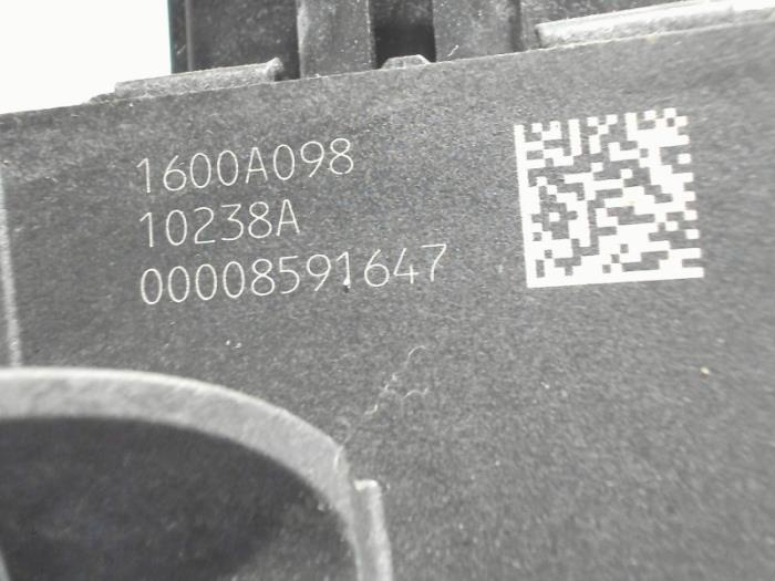 Gaspedaal van een Peugeot iOn iOn 2011