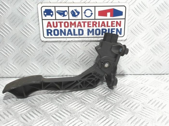 Gaspedaal van een Peugeot iOn iOn 2011