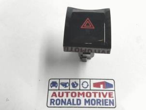 Gebruikte Alarmlicht Schakelaar Peugeot iOn iOn Prijs € 10,00 Margeregeling aangeboden door Automaterialen Ronald Morien B.V.