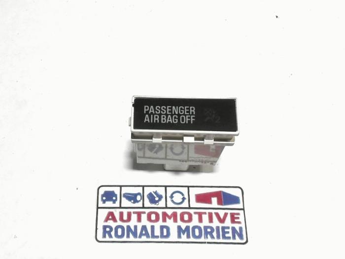 Gebruikte Display Interieur Peugeot iOn iOn Prijs € 15,00 Margeregeling aangeboden door Automaterialen Ronald Morien B.V.