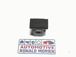 Gebruikte USB module Peugeot iOn iOn Prijs € 15,00 Margeregeling aangeboden door Automaterialen Ronald Morien B.V.
