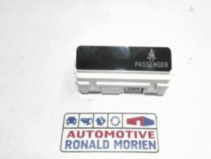 Gebruikte Display Interieur Toyota Prius (NHW20) 1.5 16V Prijs € 10,00 Margeregeling aangeboden door Automaterialen Ronald Morien B.V.