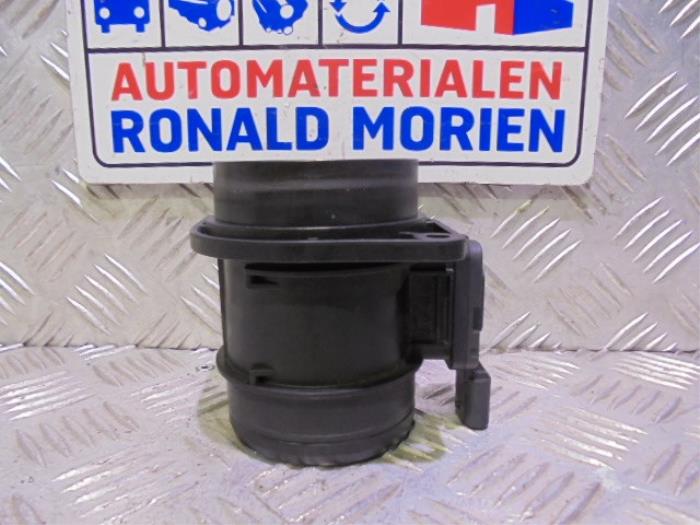 Gebruikte Luchthoeveelheidsmeter Audi A3 Sportback (8VA/8VF) 1.6 TDI 16V Prijs € 15,00 Margeregeling aangeboden door Automaterialen Ronald Morien B.V.