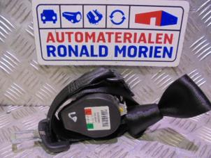 Gebruikte Veiligheidsgordel links-achter Audi A3 Sportback (8VA/8VF) 1.6 TDI 16V Prijs € 25,00 Margeregeling aangeboden door Automaterialen Ronald Morien B.V.