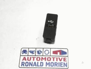 Gebruikte USB module BMW 1 serie (F20) 118i 1.5 TwinPower 12V Van Prijs € 9,99 Inclusief btw aangeboden door Automaterialen Ronald Morien B.V.