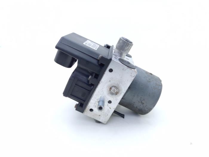 Gebruikte ABS Pomp Alfa Romeo 147 (937) 1.9 JTD 100 Prijs € 65,00 Margeregeling aangeboden door Automaterialen Ronald Morien B.V.