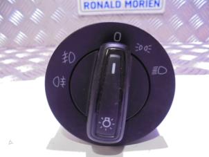 Gebruikte Schakelaar Licht Skoda Octavia (5EAA) 1.6 TDI 16V Prijs € 19,00 Inclusief btw aangeboden door Automaterialen Ronald Morien B.V.