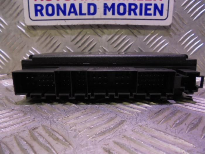 Computer Body Control van een Volkswagen Phaeton (3D) 3.2 V6 30V 4Motion 2004