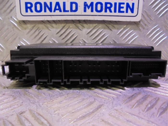 Computer Body Control van een Volkswagen Phaeton (3D) 3.2 V6 30V 4Motion 2004