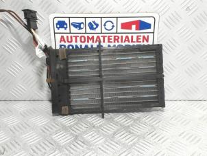 Gebruikte Element Kachelverwarming Audi A5 Cabrio (8F7) 2.0 TDI 16V Prijs € 75,00 Margeregeling aangeboden door Automaterialen Ronald Morien B.V.