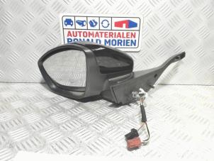 Gebruikte Spiegel Buiten links Peugeot 208 I (CA/CC/CK/CL) 1.6 Blue HDi 75 Prijs € 75,00 Margeregeling aangeboden door Automaterialen Ronald Morien B.V.