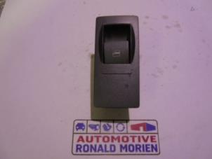 Gebruikte Elektrisch Raam Schakelaar Volkswagen Phaeton (3D) 3.2 V6 30V 4Motion Prijs € 10,00 Margeregeling aangeboden door Automaterialen Ronald Morien B.V.