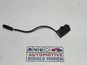 Gebruikte Microfoon Volkswagen Passat CC (357) 2.0 TDI 16V 170 Prijs € 15,00 Margeregeling aangeboden door Automaterialen Ronald Morien B.V.