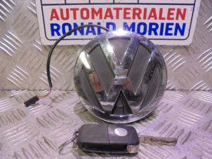 Gebruikte Achterklep Handgreep Volkswagen Phaeton (3D) 3.2 V6 30V 4Motion Prijs € 30,00 Margeregeling aangeboden door Automaterialen Ronald Morien B.V.