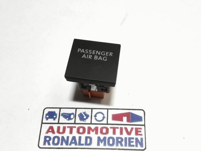 Nieuwe Display Interieur Volkswagen Caddy IV 2.0 TDI Prijs € 9,99 Inclusief btw aangeboden door Automaterialen Ronald Morien B.V.