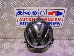 Gebruikte Handgreep Achterklep Volkswagen Polo VI (AW1) 1.0 TSI 12V BlueMotion Prijs € 48,99 Inclusief btw aangeboden door Automaterialen Ronald Morien B.V.