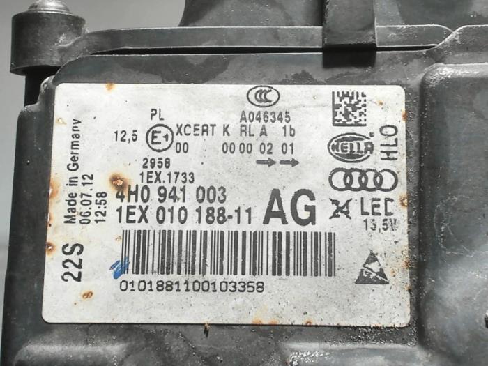 Koplamp links van een Audi A8 (D4) 3.0 TDI V6 24V Quattro 2013