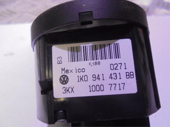 Schakelaar Licht van een Volkswagen Golf VI Variant (AJ5/1KA) 1.6 TDI 16V 105 2011
