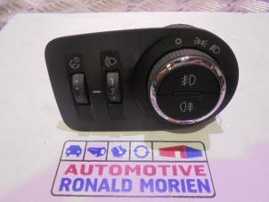 Gebruikte Schakelaar Licht Opel Meriva 1.4 Turbo 16V ecoFLEX Prijs € 19,00 Margeregeling aangeboden door Automaterialen Ronald Morien B.V.