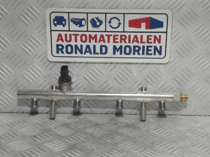 Nieuwe Brandstofverdeler Volkswagen Golf VII (AUA) 2.0 GTI 16V Performance Package Prijs € 54,99 Inclusief btw aangeboden door Automaterialen Ronald Morien B.V.