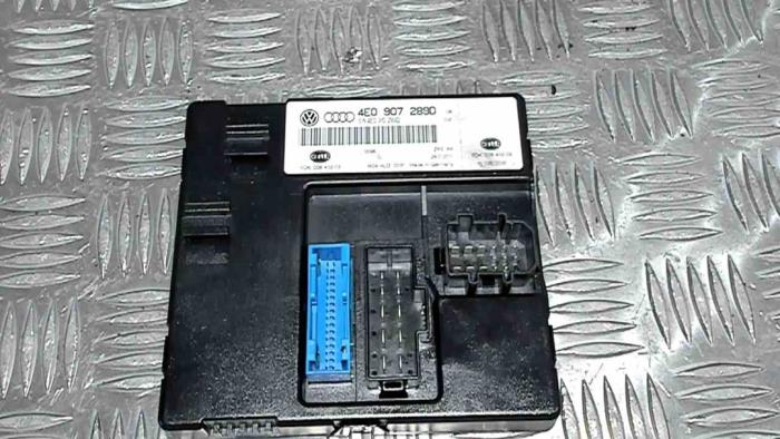 Gebruikte Computer Body Control Audi A8 (D3) 4.2 V8 40V Quattro Prijs € 75,00 Margeregeling aangeboden door Automaterialen Ronald Morien B.V.