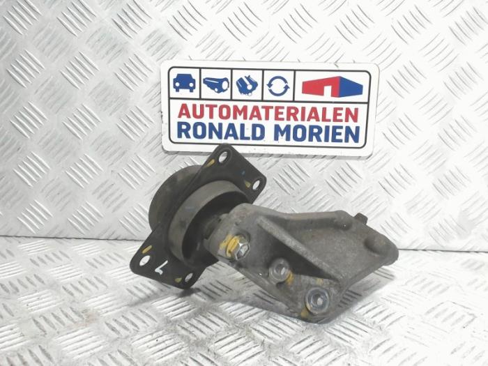 Motorsteun van een Suzuki SX4 (EY/GY) 1.6 16V 4x2 2010