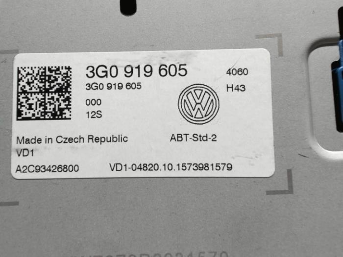 Multi Media Regelunit van een Volkswagen Golf VII (AUA) 1.6 TDI BlueMotion 16V 2016