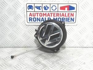 Gebruikte Handgreep Achterklep Volkswagen Golf VII (AUA) 1.6 TDI BlueMotion 16V Prijs € 25,00 Inclusief btw aangeboden door Automaterialen Ronald Morien B.V.