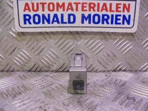 Gebruikte Schakelaar Stoelverwarming Ford Focus 2 Wagon 1.8 16V Prijs € 10,00 Margeregeling aangeboden door Automaterialen Ronald Morien B.V.