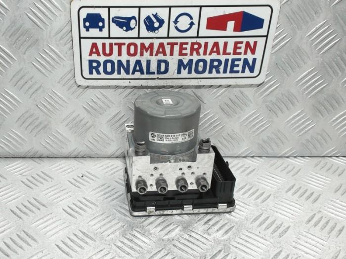 Gebruikte ABS Pomp Volkswagen Golf VII (AUA) 2.0 TDI 150 16V Prijs € 66,55 Inclusief btw aangeboden door Automaterialen Ronald Morien B.V.