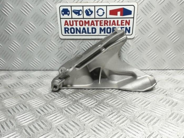 Gebruikte Motorsteun Volkswagen Transporter/Caravelle T6 2.0 TDI 150 Prijs € 30,25 Inclusief btw aangeboden door Automaterialen Ronald Morien B.V.