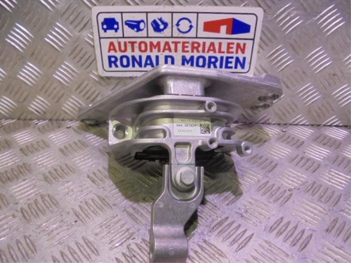 Gebruikte Motorrubber Volkswagen Golf VIII (CD1) 1.4 GTE 16V Prijs € 89,00 Inclusief btw aangeboden door Automaterialen Ronald Morien B.V.