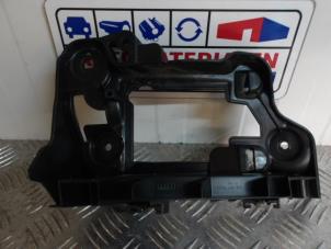 Gebruikte Bumpersteun links-achter Volkswagen CC (358) 2.0 TSI 16V Prijs € 7,50 Inclusief btw aangeboden door Automaterialen Ronald Morien B.V.