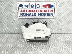 Gebruikte Slotmechaniek Portier 4Deurs rechts-voor Volkswagen CC (358) 2.0 TSI 16V Prijs € 25,00 Inclusief btw aangeboden door Automaterialen Ronald Morien B.V.