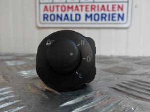 Gebruikte Spiegel Schakelaar Skoda Rapid 1.4 TDI 12V Prijs € 12,50 Margeregeling aangeboden door Automaterialen Ronald Morien B.V.