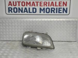 Gebruikte Koplamp rechts Ford Galaxy (WGR) 2.8i V6 Prijs € 35,00 Margeregeling aangeboden door Automaterialen Ronald Morien B.V.