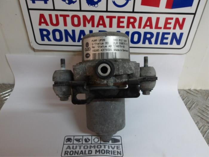 Usados Opvoerpomp Seat Ateca (5FPX) 1.0 TSI 12V Precio € 42,35 IVA incluido ofrecido por Automaterialen Ronald Morien B.V.