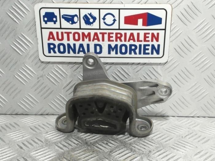 Gebruikte Motorsteun Volkswagen Transporter/Caravelle T6 2.0 TDI 150 4Motion Prijs € 25,00 Inclusief btw aangeboden door Automaterialen Ronald Morien B.V.