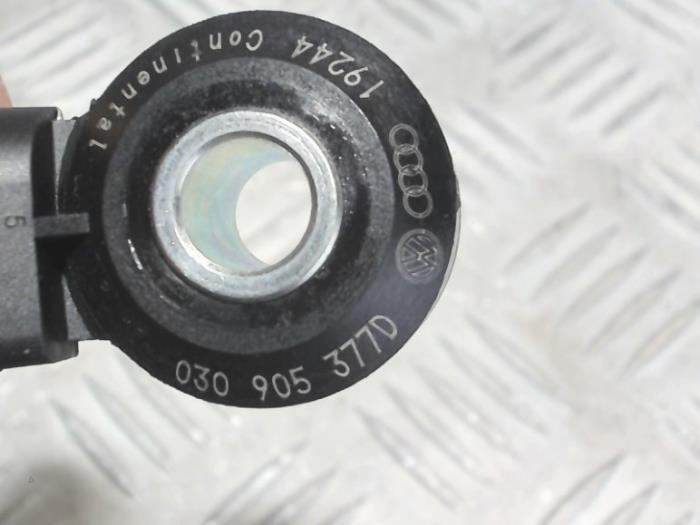 Klopsensor van een Volkswagen Transporter/Caravelle T6 2.0 TDI 204 2021