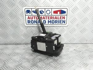 Gebruikte Versnellingspook Porsche Panamera (970) 3.0 D V6 24V Prijs € 75,00 Inclusief btw aangeboden door Automaterialen Ronald Morien B.V.